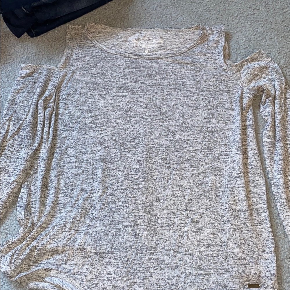 Hollister off the shoulder long sleeve top!